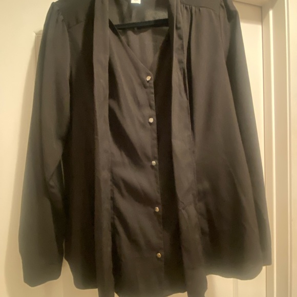 Jaclyn Smith, black blouse with Silvertone buttons - Picture 14 of 16